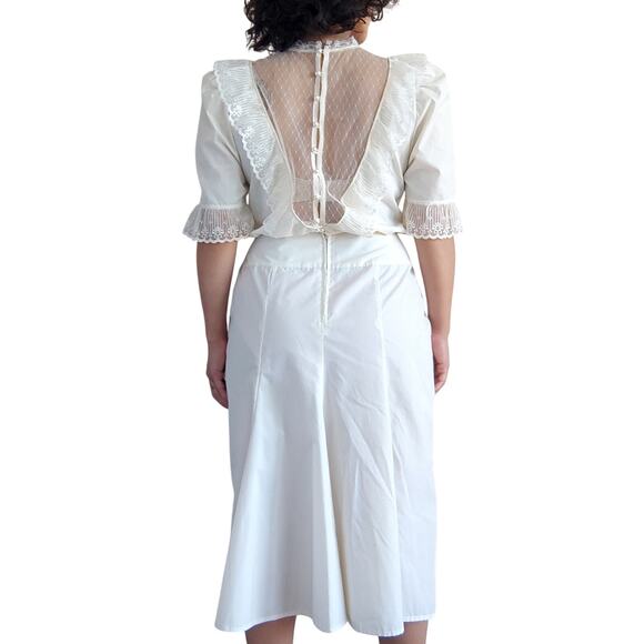 Vintage 80s White Lace Dress with Pearl Buttons – Size 4/6 - Picture 2 of 8